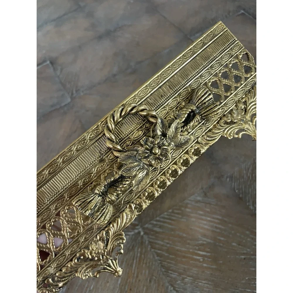 Vtg  Stylebuilt Gold Tone Metal Wreath & Rope Ormolu Napkin Guest Towel  Holder